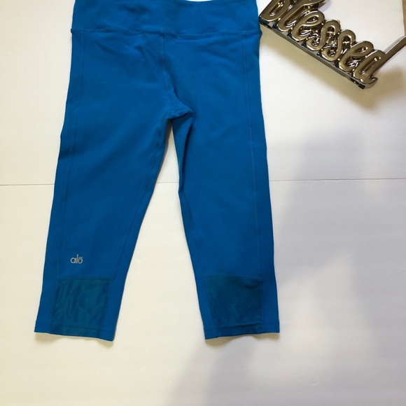 Alo
Blue Glow Capri Leggings Activewear Bottoms - Picture 7 of 7